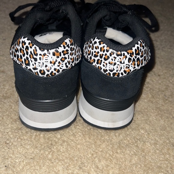 New Balance - Picture 2 of 5